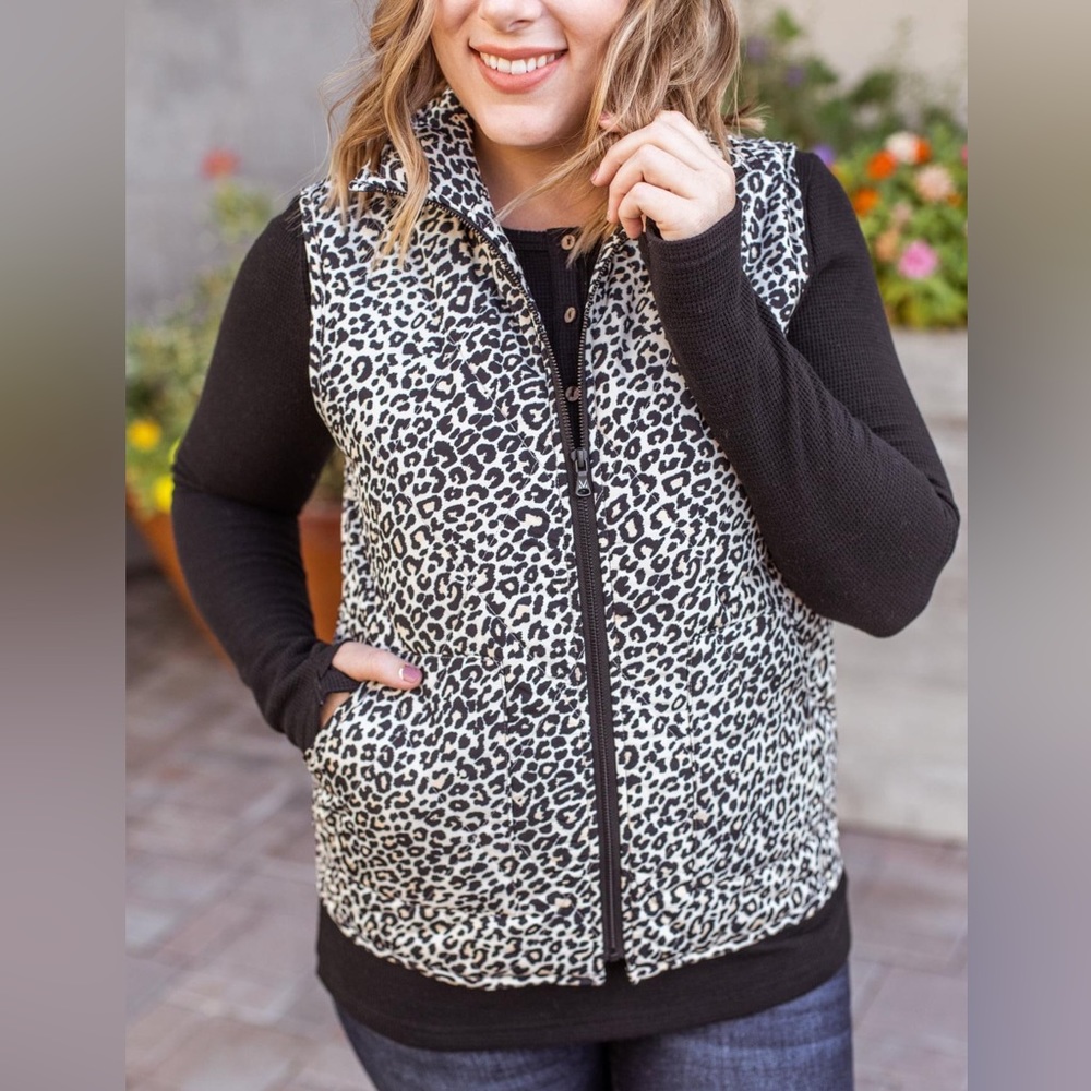 💥 BOGO 💥 NWT Michelle Mae Leopard Charlie Puffer Vest